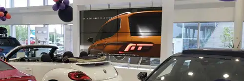 Panneau d'affichage vidéo pour salle d'exposition de concessionnaire automobile