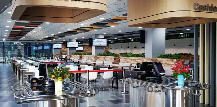 Tableros de menú digitales para patios de comidas