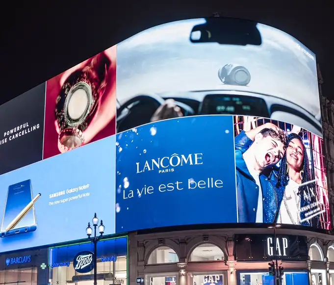 LED video wall solution with fine pitch zero-bezel digital display